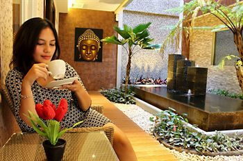 De'Corner Guest House Malang Kültér fotó