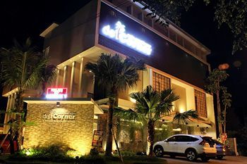De'Corner Guest House Malang Kültér fotó