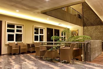 De'Corner Guest House Malang Kültér fotó
