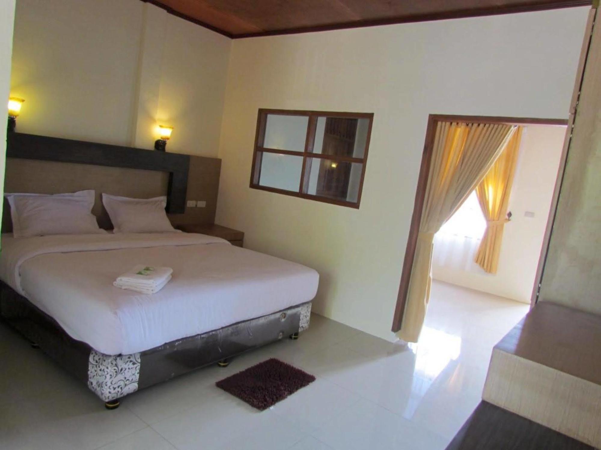De'Corner Guest House Malang Kültér fotó